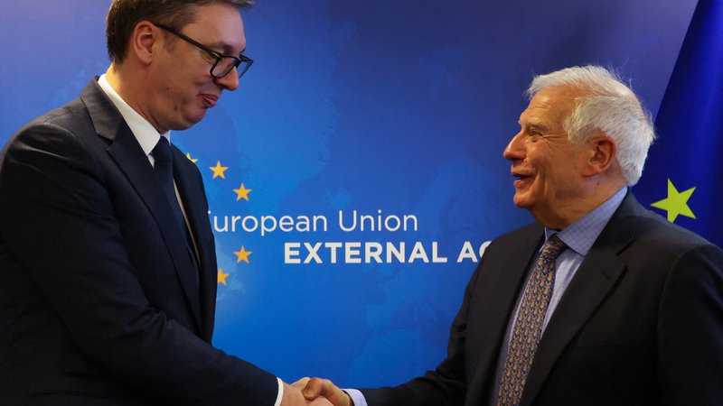 Fotografija: Aleksandar Vučić in Josep Borell. FOTO: Johanna Geron/Reuters
