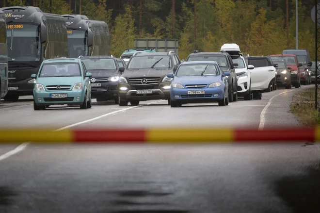 Gneča na finskem mejnem prehodu Vaalimaa konec lanskega septembra FOTO: Reuters
