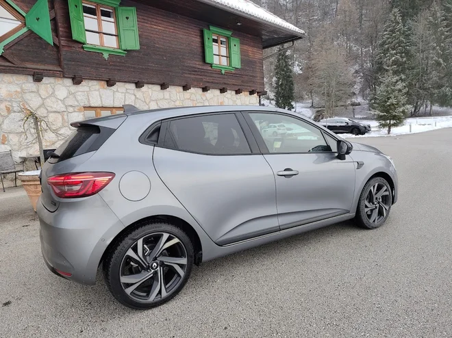 Gre za povezavo bencinskega motorja z dvema električnima motorjema. FOTO: Jan Jolič Lieven
