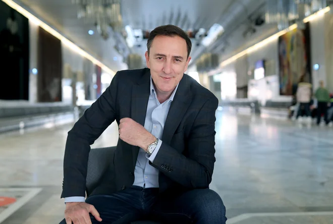 Sergej Ćetković je kantavtor romantičnega odtenka. Foto Blaž Samec