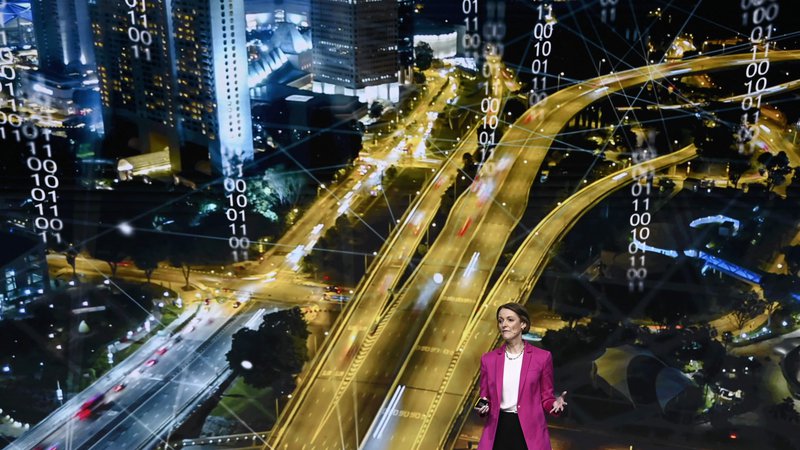 Fotografija: Telekomunikacije omogočajo avtocesto do storitev 5G. Kako bodo operaterji zaračunali vožnjo po njej?

FOTO: Josep Lago/AFP
