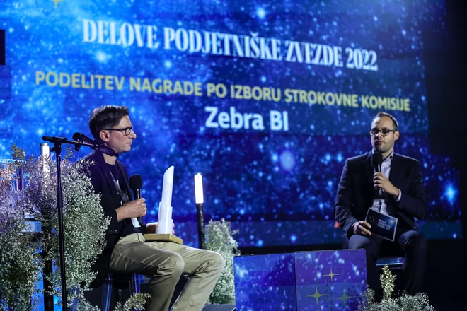 Andrej Lapajne, direktor Zebra BI, v pogovoru z Nejcem Goletom, namestnikom urednika gospodarske redakcije Dela, ob razglasitvi za Delovo podjetniško zvezdo 2022. FOTO: Črt Piksi/Delo
