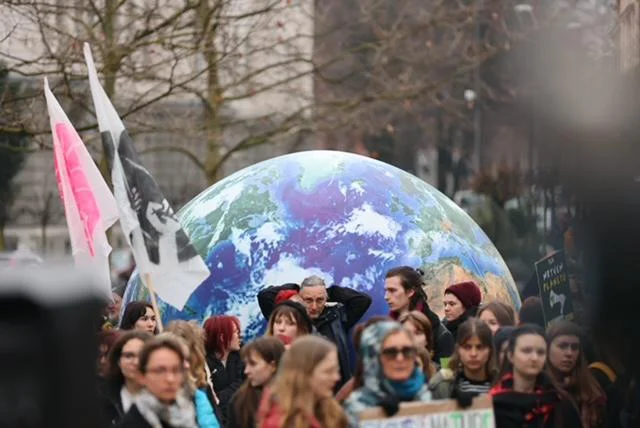 Opozorili so, da časa zmanjkuje. FOTO: Črt Piksi/Delo