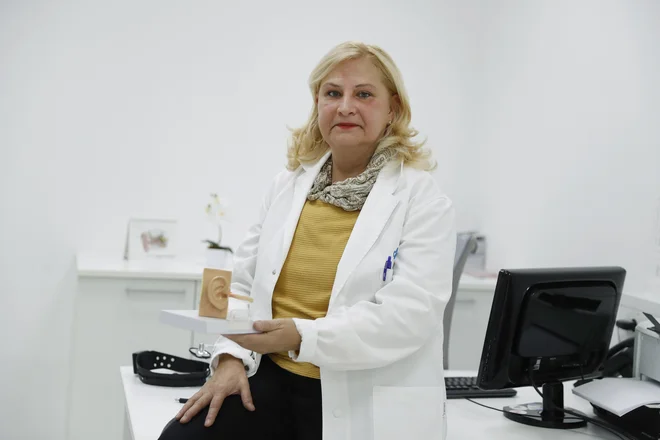 Branka Geczy: Hiperakuza je preobčutljivost na zvok, ki je lahko že normalne jakosti, in sproža občutek nelagodja, ki se lahko stopnjuje do občutka bolečine. FOTO: Leon Vidic
