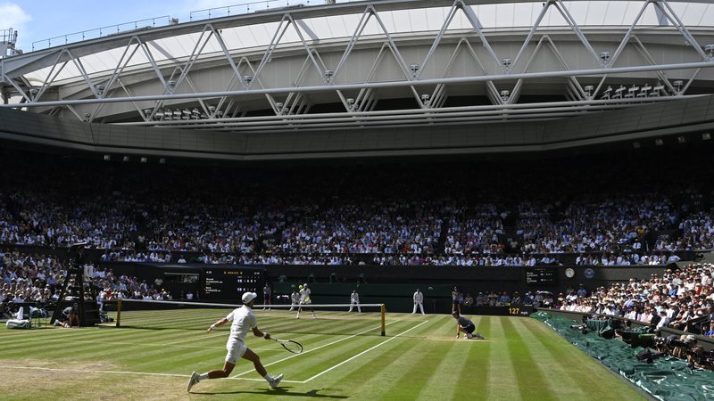 Fotografija: Organizatorji velikega teniškega slama v Wimbledonu želijo najboljše. FOTO: Toby Melville/Reuters
