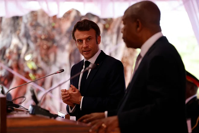 Francoski predsednik Emmanuel Macron in angolski kolega João Lourenço vidita priložnosti za sodelovanje v kmetijstvu. FOTO: Ludovic Marin/AFP
