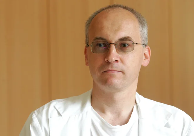 Simon Herman, kirurg: Slaba povezljivost Slovenije je poglavitni razlog za manj prijavljenih udeležencev evropskega kongresa kirurgov v Ljubljani.
