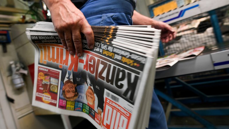 Fotografija: Izdajatelj Bilda, najbolj branega časopisa v Nemčiji, napoveduje postopno popolno ukinitev tiska. FOTO: Andreas Gebert/REUTERS
