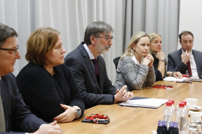 Minister Darjo Felda: »Smo na dobri poti, upam, da bomo našli neko rešitev.« FOTO: Leon Vidic/Delo
