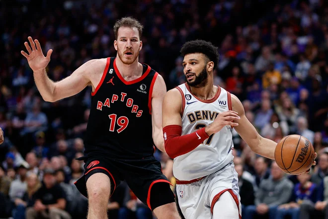 Jamal Murray (27) in Jakob Poeltl (19). FOTO: Isaiah J. Downing/USA Today Sports
