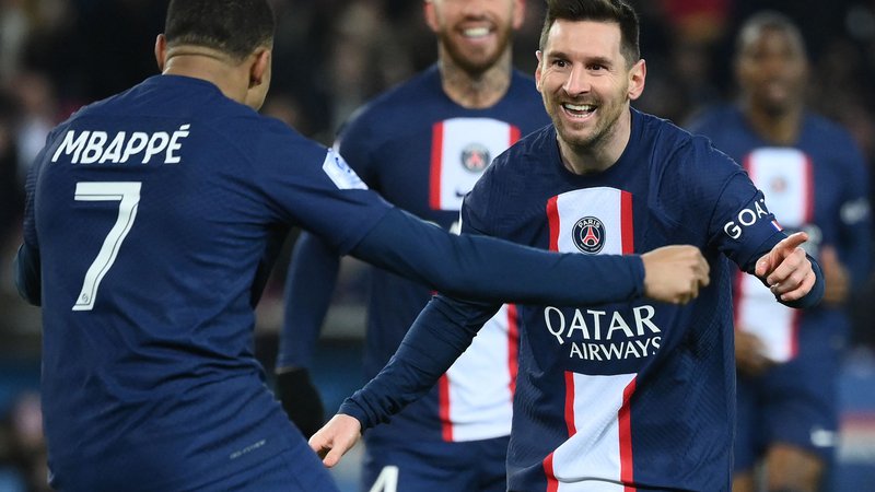 Fotografija: Kylian Mbappe in Lionel Messi sta na zadnjih dveh tekmah francoske lige dosegla osem od 11 golov za PSG. FOTO: Franck Fife/AFP
