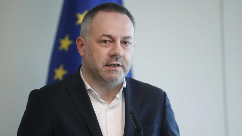 Minister&nbsp;za zdravje Danijel&nbsp;Bešič&nbsp;Loredan je konec februarja glede kadrovskih rotacij dejal, da je ključno, da je jedro ministrstva čvrsto&nbsp;&ndash; &raquo;to je 30 ljudi, ki res delamo 24/7&laquo;. Zanikal je konflikte in slabe odnose. FOTO:&nbsp;Leon Vidic/Delo
