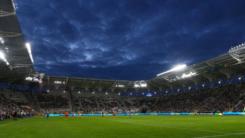 Fotografija: Za stadione prihodnosti imajo evropski navijači veliko želja, želijo si izkušnje virtualne resničnosti, ki bi prikazovala igralčev pogled. FOTO: Aleksandra Szmigiel/Reuters

