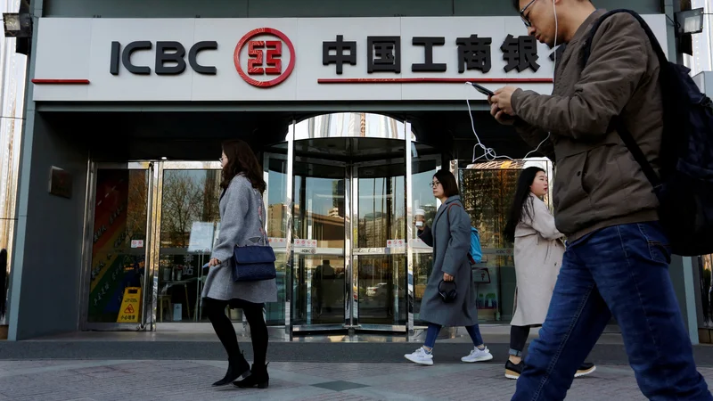 Fotografija: Največja kitajska banka ICBC ima več kot 500 milijonov strank.

FOTO: Florence Lo/Reuters

