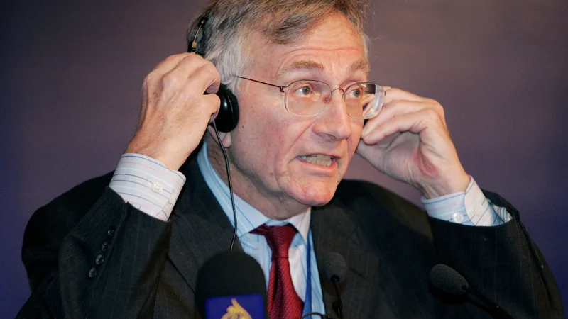 Danes 85-letni ameriški novinar Seymour Hersh je neprizanesljiv preiskovalec vladnih kriminalnih dejanj. FOTO: Fadi Al-assaad/ Reuters