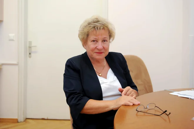 Covid-19 je po treh letih zdravstveni problem, ki pa je trenutno lahko obvladljiv, pravi infektologinja in predstojnica Klinike za infekcijske bolezni in vročinska stanja dr. Tatjana Lejko Zupanc. FOTO: osebni arhiv
