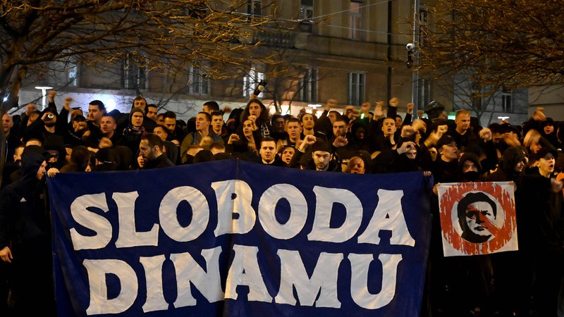 Fotografija: Bitka za oblast pri Dinamu je aktivirala navijače, ki so nasprotovali vrnitvi struje Zdravka Mamića. FOTO: Denis Lovrović/AFP
