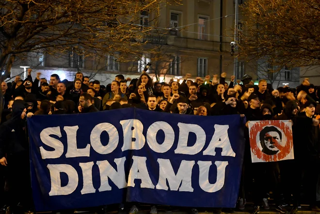 Bitka za oblast pri Dinamu je aktivirala navijače, ki so nasprotovali vrnitvi struje Zdravka Mamića. FOTO: Denis Lovrović/AFP

