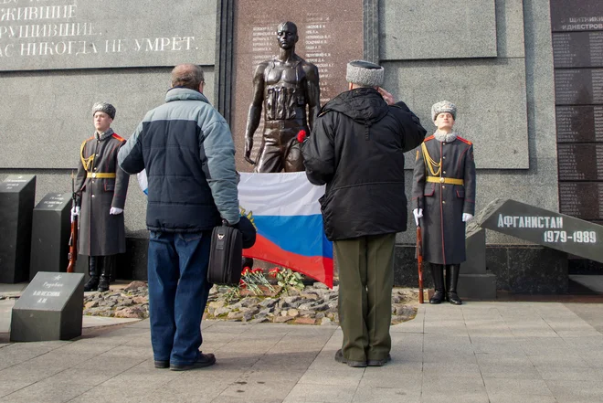 Zaščita premožnejših in vplivnejših delov prebivalstva bo po ocenah britanskih obveščevalnih služb verjetno ostala glavna skrb ruskega vojaškega vodstva. FOTO: Vladislav Bachev/Reuters
