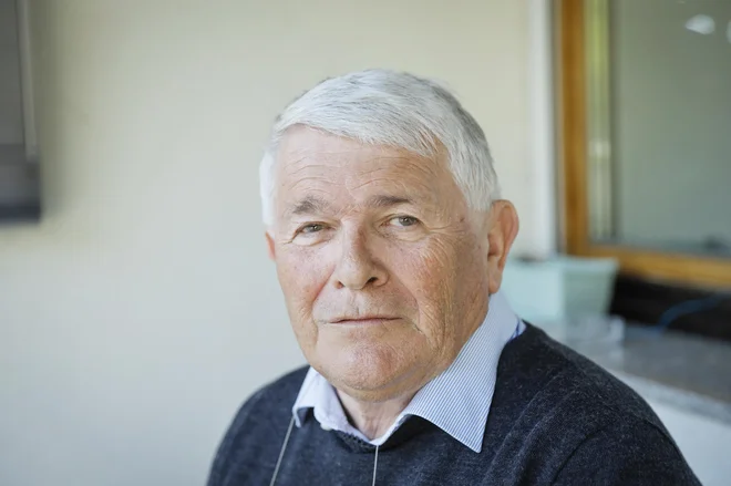 Ivan Leban je prepričan, da bi sedanji način učenja kemije morali prenoviti, saj ne daje dovolj uporabnega znanja za vsakdanje življenje: &raquo;Splošno znanje kemije je slabo.&laquo; FOTO: Jože Suhadolnik/Delo
