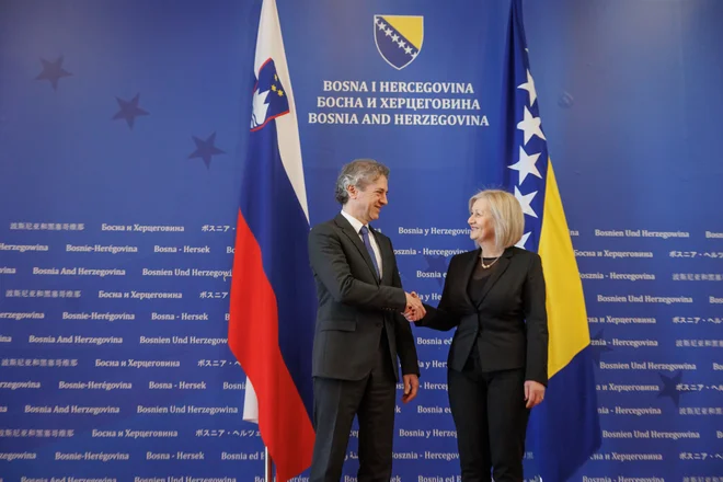 Predsednik&nbsp;vlade Robert&nbsp;Golob je na prvem uradnem obisku v BiH, kjer ga je sprejela&nbsp;predsednica&nbsp;sveta ministrov BiH Borjana&nbsp;Kristo. FOTO: Nebojsa Tejic/STA
