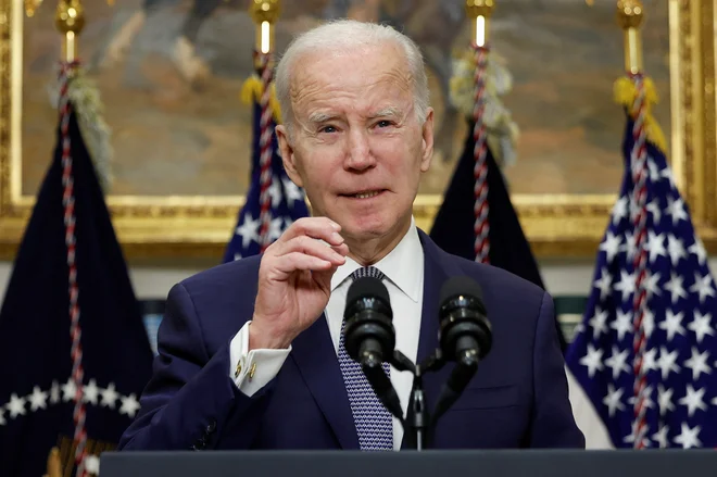 Ameriški predsednik Joe Biden se je takoj lotil ukrepanja za pomiritev bančne krize. FOTO: Evelyn Hockstein/Reuters
