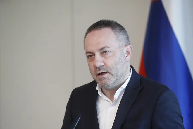 Danijel Bešič Loredan pravi, da se je z afero v UKC odprla pandorina skrinjica. FOTO: Leon Vidic/Delo
