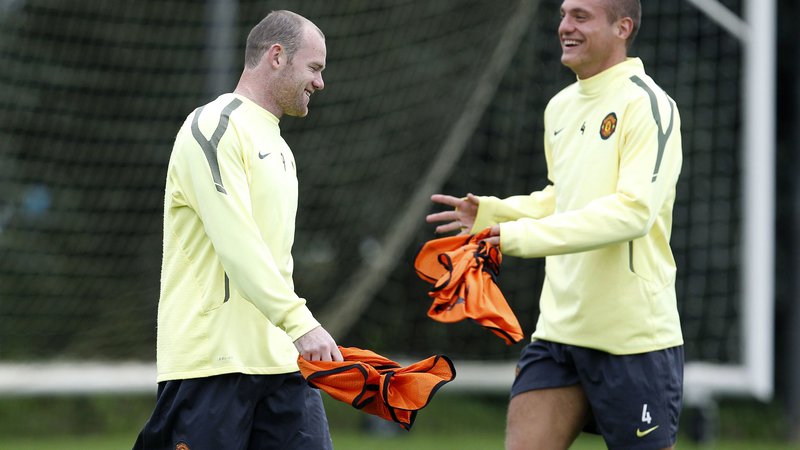 Fotografija: Wayne Rooney in Nemanja Vidić s skupnega treninga Manchester Uniteda leta 2010. FOTO: Phil Noble/Reuters
