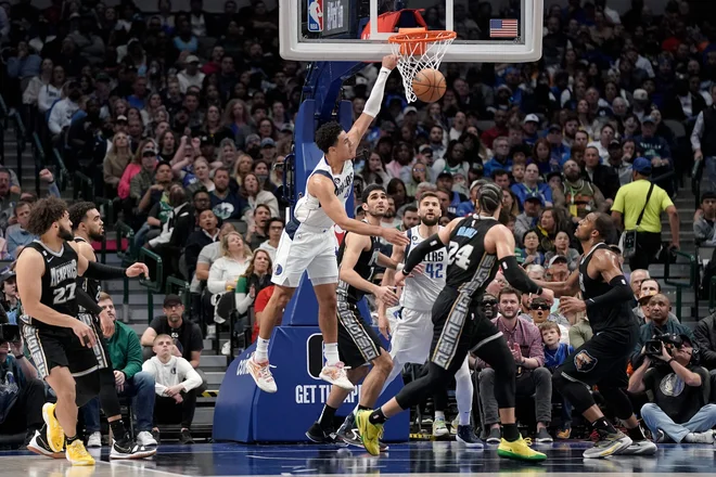 Pri Dallasu je novinec Jaden Hardy dosegel kar 28 točk in pri tem iz igre zadel devet od 25 metov. Josh Green je prispeval 23 točk. FOTO: Sam Hodde/AFP
