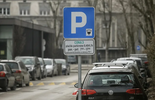 Cene parkiranja bodo kmalu višje, za koliko, pa še ni znano.&nbsp;FOTO:&nbsp;Blaž&nbsp;Samec/Delo
