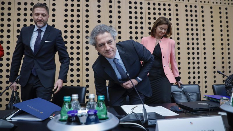 Fotografija: Na vrhu koalicije so danes razpravljali o davčni reformi. FOTO: Jože Suhadolnik/Delo
