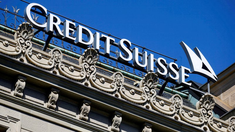 Fotografija: Sedež investicijske banke Credit Suisse v Zürichu.  FOTO: Arnd Wiegmann/Reuters
