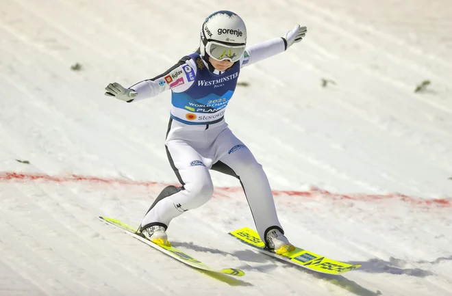 Ema Klinec je radovedna, kaj jo čaka v Vikersundu. FOTO: Matej Družnik/Delo
