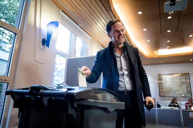 Na volišče je danes odšel tudi nizozemski premier Mark Rutte. Foto: Bart Maat/Afp
