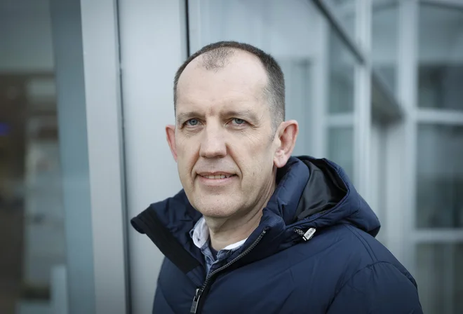 Dušan Lukič, vodja projekta Nova mobilnost pri Porscheju Slovenija, poudarja, da so so celostni ponudnik e-mobilnosti. FOTO: Jože Suhadolnik/Delo

