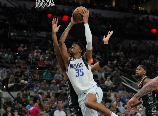 Uvrstitev med šest najboljših v zahodni konferenci lige NBA je za Dallas po zmagi v San Antoniu znova bliže. Najboljši mož gostov je bil Christian Wood. FOTO: Daniel Dunn/Usa Today Sports
