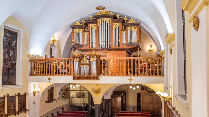 Fotografija: Nove orgle ohranjajo dediščino starih orgel, orglarske tradicije orglarjev Franca Goršiča in Ivana Milavca ter zvočne barve svetovno znanih orgel v Hoffenheimu. FOTO: Gašper Stopar
