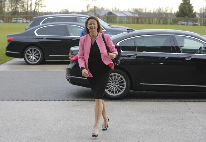 Tanja Fajon ob prihodu na vrh koalicije. FOTO: Jože Suhadolnik/Delo
