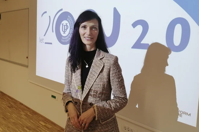 &raquo;Univerza na Primorskem in inštitut Innoreniew Coe sta primera pozitivne prakse na področju inovacij in zelenega prehoda, v kar smo usmerjeni,&laquo; je poudarila evropska komisarka Marija Gabriel. FOTO: Nataša Čepar/Delo
