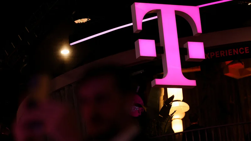 Močna tržna pozicija in pretekle kapitalske investicije postavljajo Deutche Telekom pred tekmece.
FOTO: Nacho Doce/Reuters