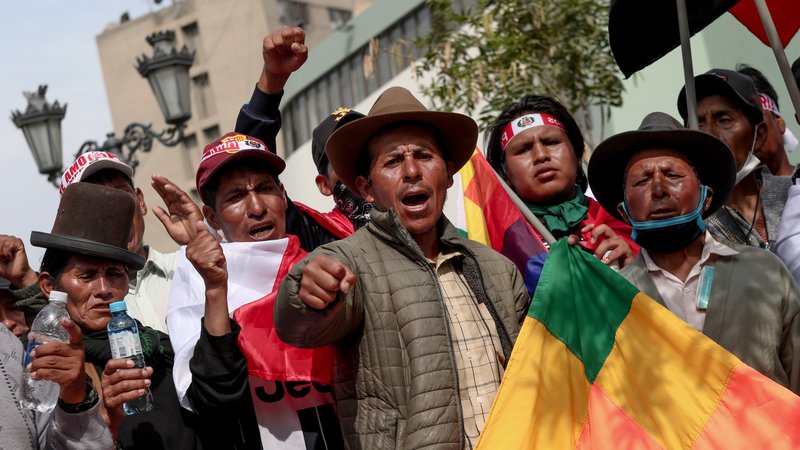Fotografija: Velika želja Perujcev, ki se identificirajo kot domorodci in jih je po zadnjem popisu 27 odstotkov državljanov, je, da bi končno zaživeli v državi z ustavo, ki predstavlja tudi njih, ne le »bele elite« v Limi. FOTO: agencija Anadolu/AFP
