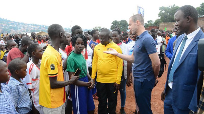 Fotografija: Aleksander Čeferin je v mestu Kampala (četrt Acholi) v Ugandi obiskal tamkajšnje otroke in jim namenil misli vzpodbude. FOTO: Uefa
