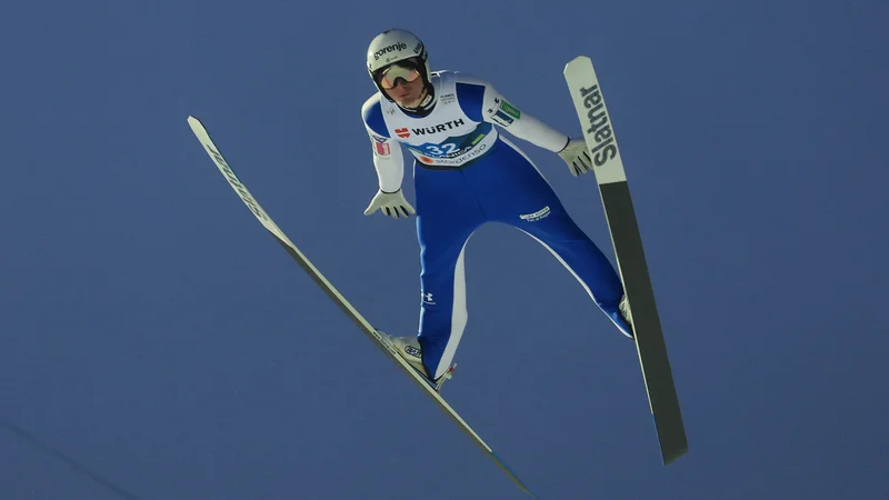 Fotografija: Domen Prevc je poletel 238 metrov daleč. FOTO: Borut Živulović/Reuters
