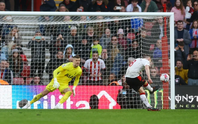 James Ward-Prowse je z zadeto enajstmetrovko Southamptonu prinesel točko proti Tottenhamu. FOTO: Paul Childs/Reuters
