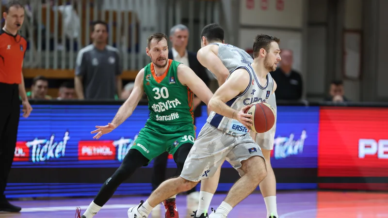 Zoran Dragić (30) je zadeval in pomagal loviti Borno Kapusto (z žogo). FOTO: ABA


























































































































































































































































































































































































































































































































































































































































































































































































































































































































































































































































































































































































































































































































































































































































































































































































































































































































































































































































































































































































































































































































































































































































































































































































































































































































































































































































































































































































































































































































































































































































































































































































































Foto Aba
