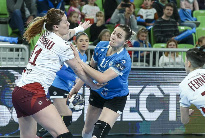 Darja Dmitrijeva je potrebovala nekaj časa, da se je ogrela na delovno temperaturo. FOTO: Jože Suhadolnik

