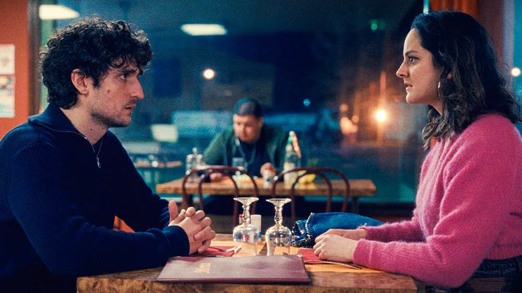 Igralec in režiser Louis Garrel je v novem filmu družinske spomine zapakiral v mešanico romantične komedije in kriminalke. FOTO: arhiv Kinodvora
