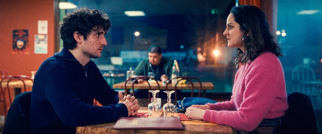 Igralec in režiser Louis Garrel je v novem filmu družinske spomine zapakiral v mešanico romantične komedije in kriminalke. FOTO: arhiv Kinodvora
