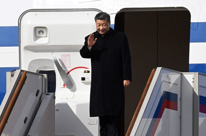 Xi ob prihodu na moskovsko letališče Vnukovo. FOTO: Anatoliy Zhdanov/AFP
