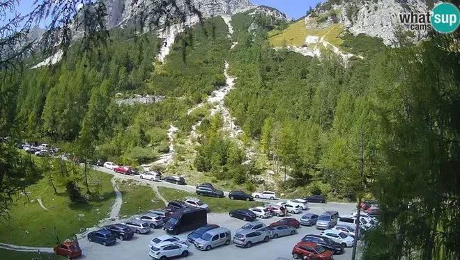 V Triglavskem narodnem parku usmerjajo obiskovalce od najbolj obremenjenih točk k tistim, ki beležijo manj obiska. Med bolj obremenjenimi je zagotovo tudi Vršič. FOTO: promet.si
